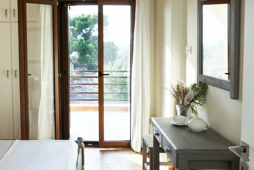 Family Vacation home with Views in Heart of Mani