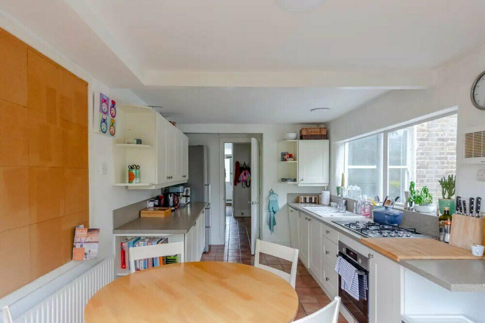 Inviting 4BD House - Greenwich