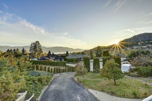 Rodee Homestay, Book Bed and Breakfast West Kelowna Okanagan Valley