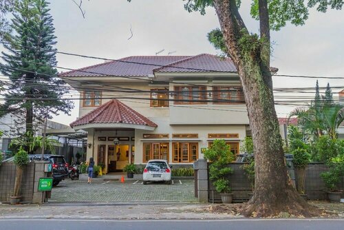 RedDoorz near Simpang Dago 2, Book Guesthouse Bandung Wetan Bandung, near Santo Borromeus Hospital