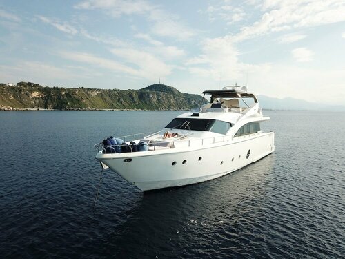 Italy Luxury Yacht Charter, Book Feriehus Milazzo hoteller med pool, Swimmingpool