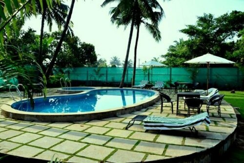 Nirvaah Villa - Off Calangute, Забронировать Вилла Отели Мапуса с бассейном, Бассейн
