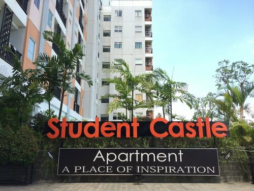 2 Bedroom at Student Castle Apartemen by Liliput, Rezerwuj  Hotele w Yogyakarta z Parkingiem, Parking