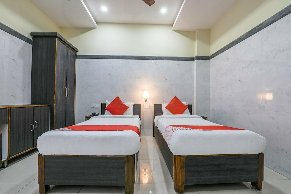 Oyo Flagship 9352 Hotel Src Grand