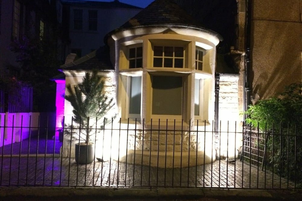 Quirky Cottage in Central Edinburgh