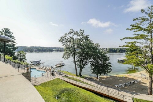 Delton Grand Resort, Забронировать Курортный отель Отели Lake Delton с парковкой, рядом с Glacier Canyon Conference Center, Парковка