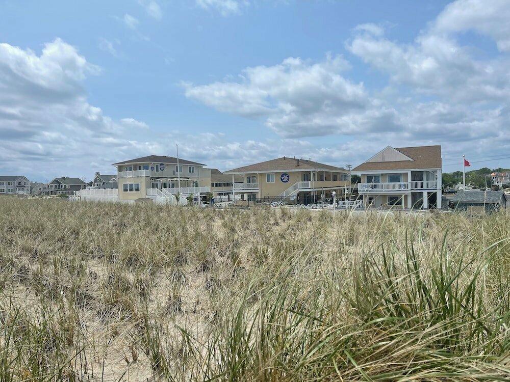 The White Sands Oceanfront Resort & Spa