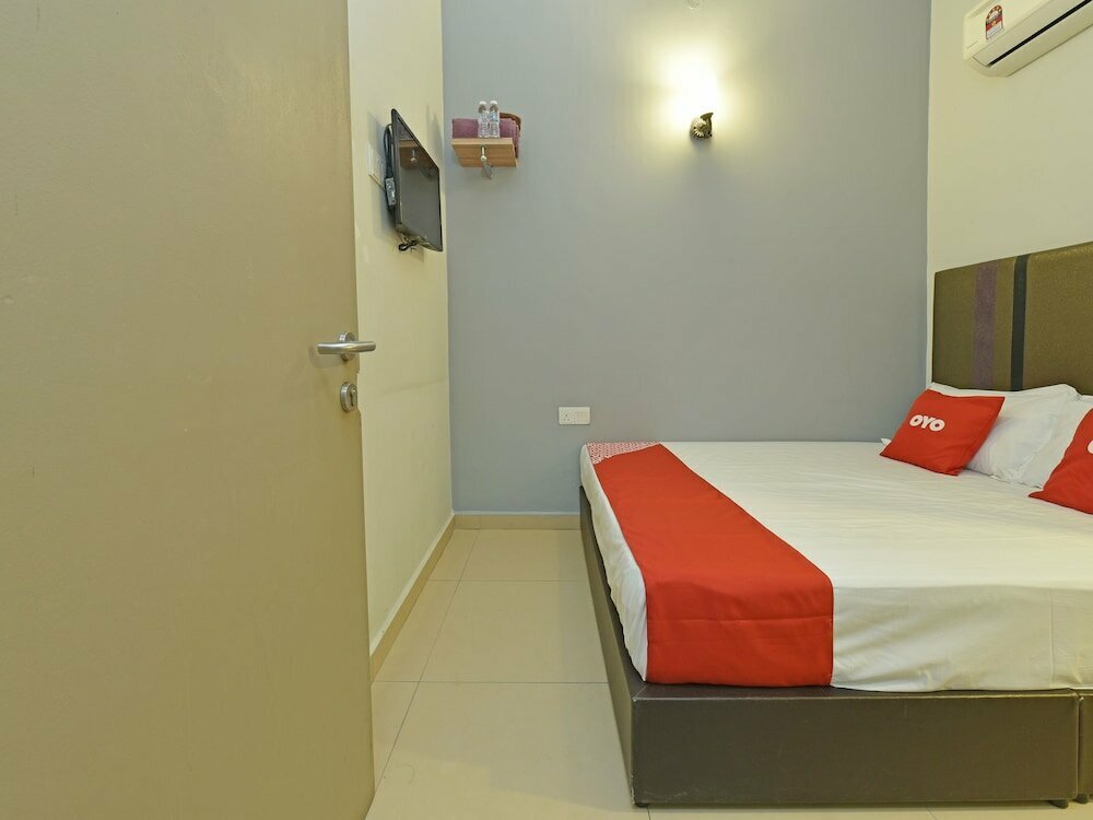 24 Seven Hotel