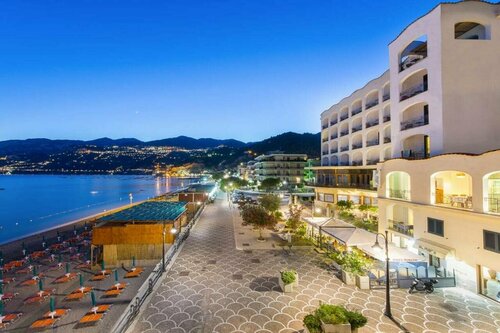 Hotel Sole, Забронировать Отель Отели Майори с бассейном, Бассейн