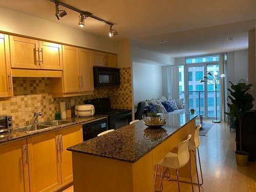 The Element by Sarkar Suites, Забронировать Отель Торонто 