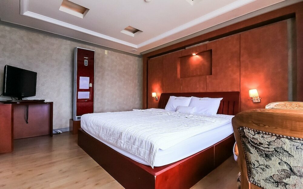 Pohang Yeongildae Beach Hotel