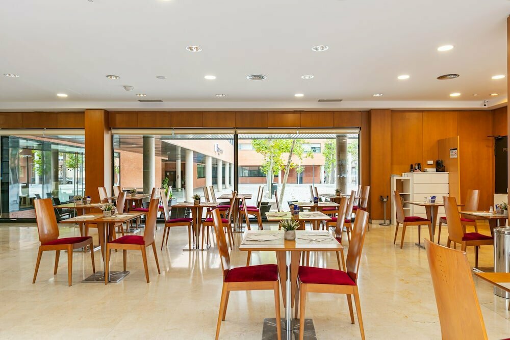 Отель Sercotel de los Reyes