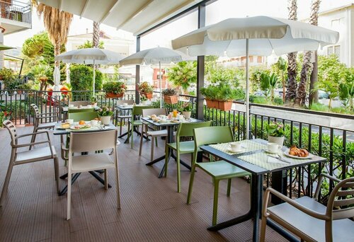 Hotel Olympic, Забронировать Отель Отели в центре Диано-Марина с завтраком, отели в центре Диано-Марина с завтраком