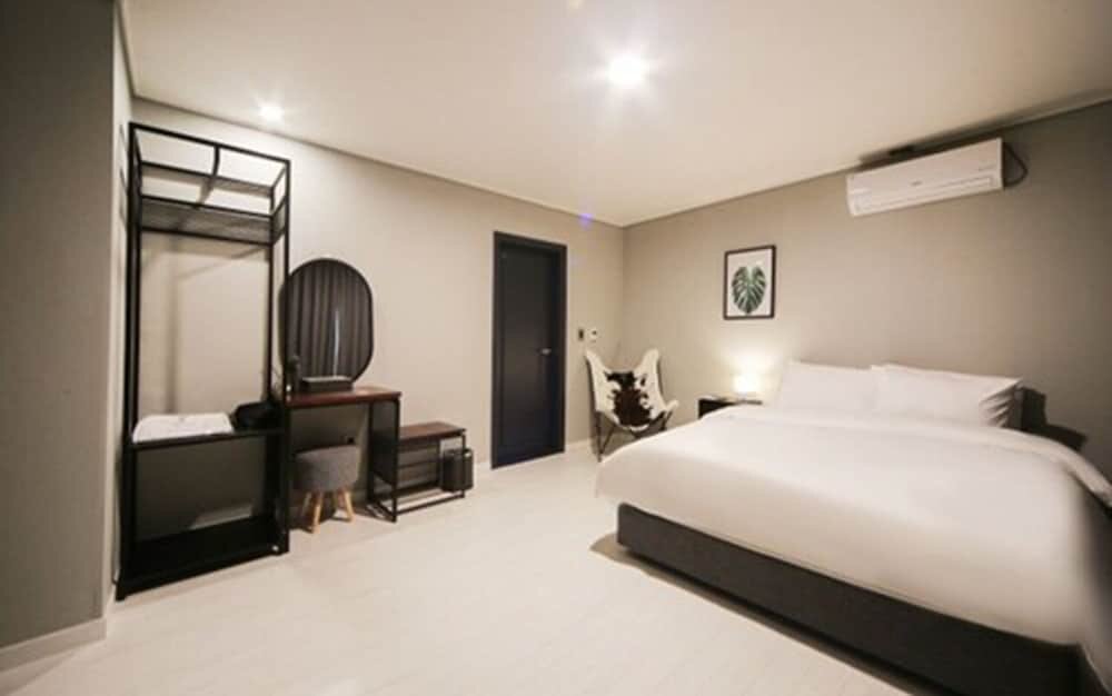 Hotel Pier 48