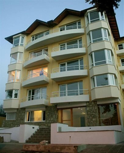 Departamentos Bariloche, Забронировать Отель Отели Рио-Негро с парковкой, Парковка