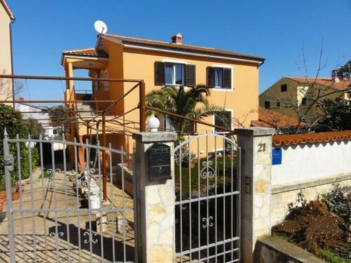 Affordable apartment Helena, Varaa Huoneisto Vinkuran Pula Riviera