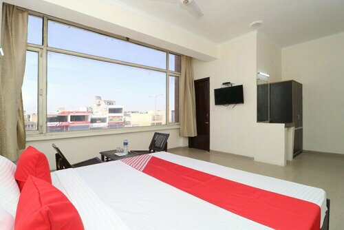 Oyo 30886 Ra Vista, Varaa Hotelli Ambala Haryana