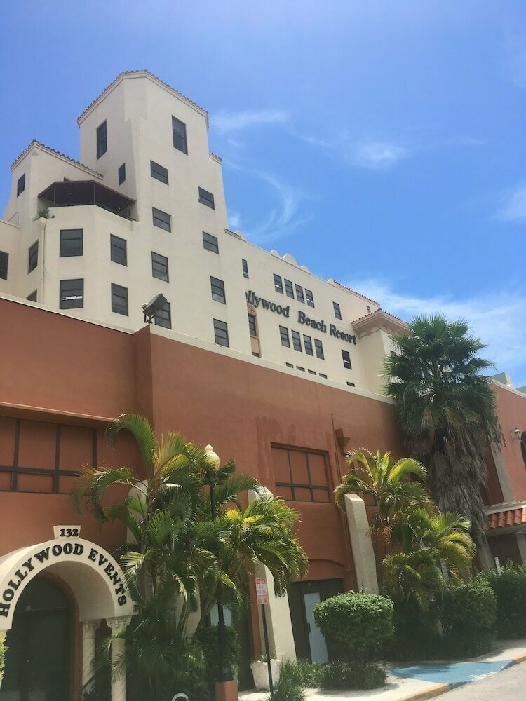 Hollywood Beach Resort- Beautiful Large Studio