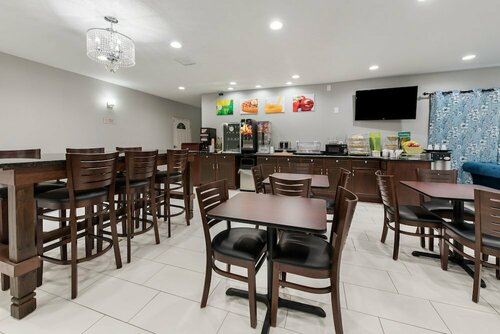 Days Inn & Suites By Wyndham Cincinnati, Buchen Sie Hotel Cincinnati 