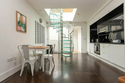 Bright and Stylish 2 Bedroom House in Shoreditch, Забронировать Отель Отели Большого Лондона 4 звезды, 4*