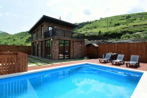 Height 1359, Забронировать  Отели Верхнего Фиагдон с бассейном, Бассейн