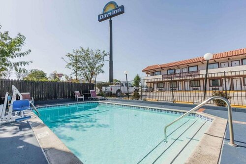 Days Inn Castaic Six Flags Magic Mountain, Rezervați Mini-hotel Castaic California