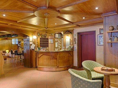 Hotel Edelweiss, Забронировать Отель Отели Валле д'аосты с парковкой, Парковка