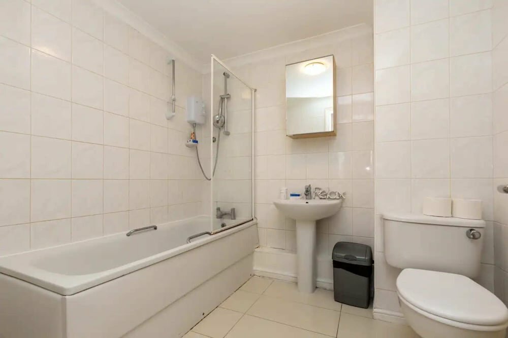 Top Floor 1BD Flat With Balcony - Isle of Dogs