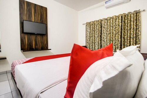 Oyo 30651 Hotel Meridian, Prenota Hotel Bijapur Karnataka
