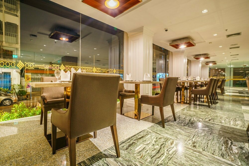 New Season Square Hotel
