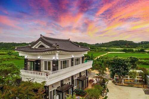 Gyeongju SoraedangA Pension, Забронировать Отель Кёнджу провинция Кёнсан-Пукто