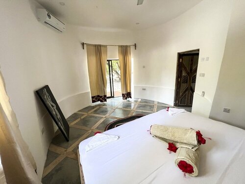 Kinazi Upepo Beach Hotel, Book Hotel Hoteller i Pvani region med parkering, Parkering