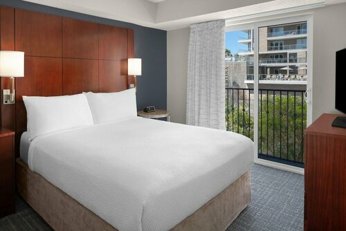 Residence Inn by Marriott San Diego Downtown, Забронировать Отель Отели Сан-Диего с парковкой, рядом с Музей USS Midway, Парковка