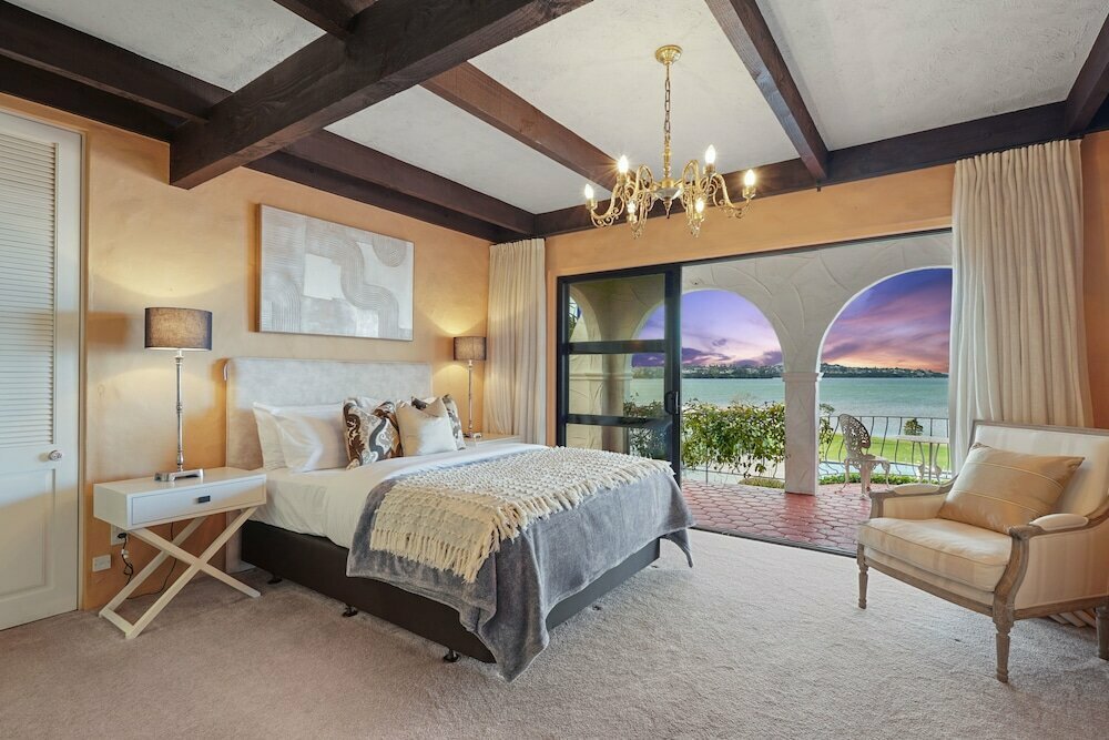 Magnificent Beachfront Mansion - Pool - Fireplace