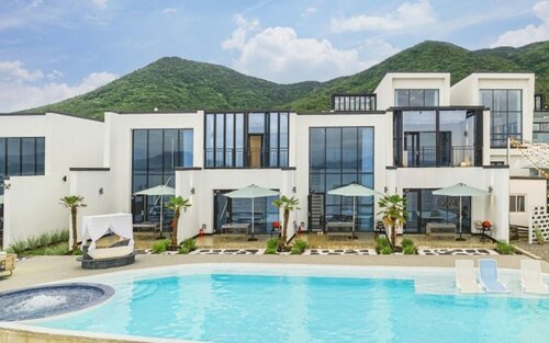 Yeosu Cave Pool Villa, Забронировать Отель Йосу ОАЭ