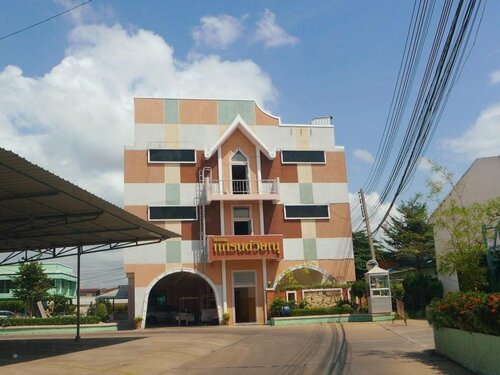 Grand Visanu Hotel, Забронировать Отель Накхонсаван Nakornsawan Province