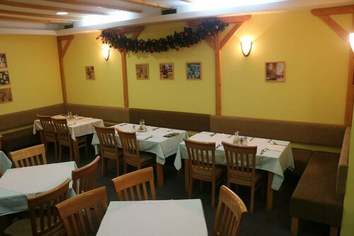 Hotel Snjesko, Забронировать Отель Отели Горнолыжного курорта Яхорина с парковкой, Парковка