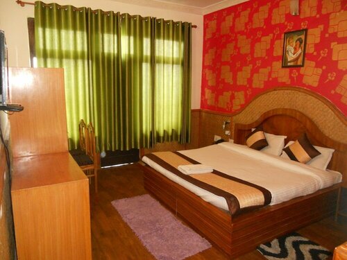 Hotel Sumit Kausani, Забронировать Отель Отели Раникхет 3 звезды, 3*