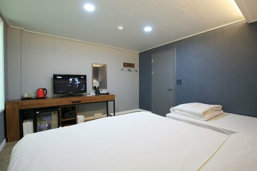 Hotel Valentine Gyeongju, Забронировать Отель Кёнджу провинция Кёнсан-Пукто, рядом с Парк аттракционов Gyeongju World
