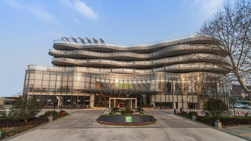 Holiday Inn Nanjing Xuanwu Lake by IHG, Book Hotel Nanjing hoteller med pool, Swimmingpool
