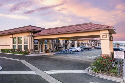 Days Inn Anaheim Near Convention Center, Забронировать Отель Отели Анахайм 3 звезды, 3*