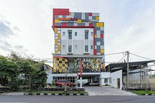 Front One The Andia Boyolali, Boek Hotel Hotels in Mojosongo met zwembad, Zwembad