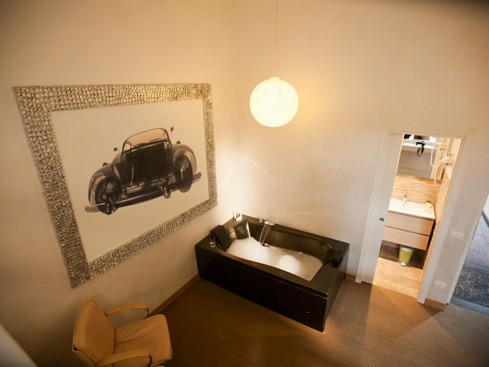 IRooms Jacuzzi Suites