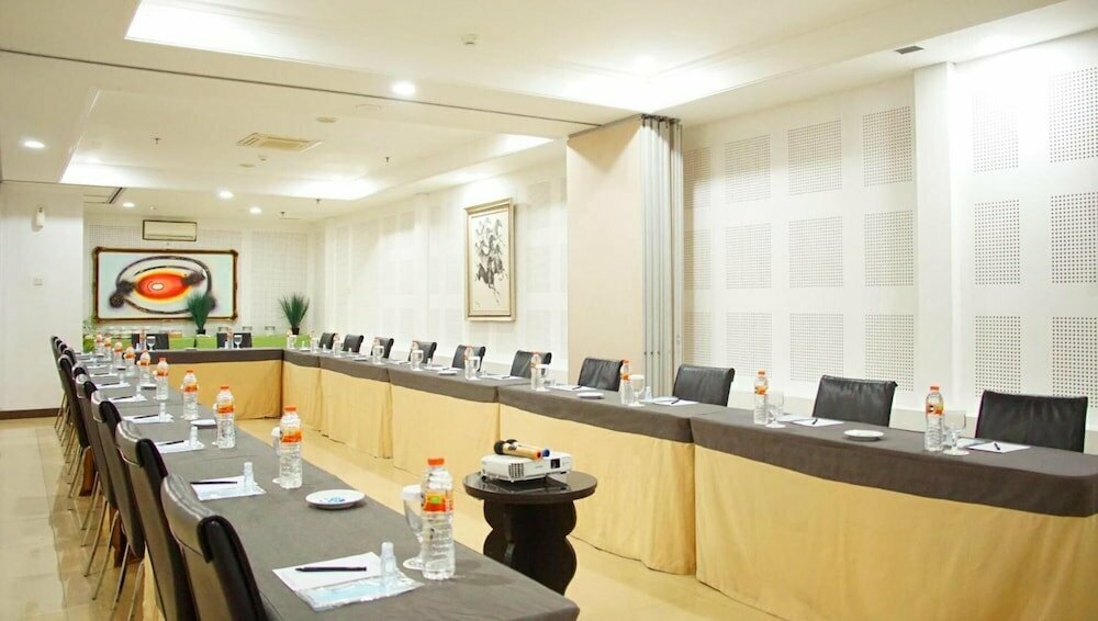 Horison Gp Mega Kuningan