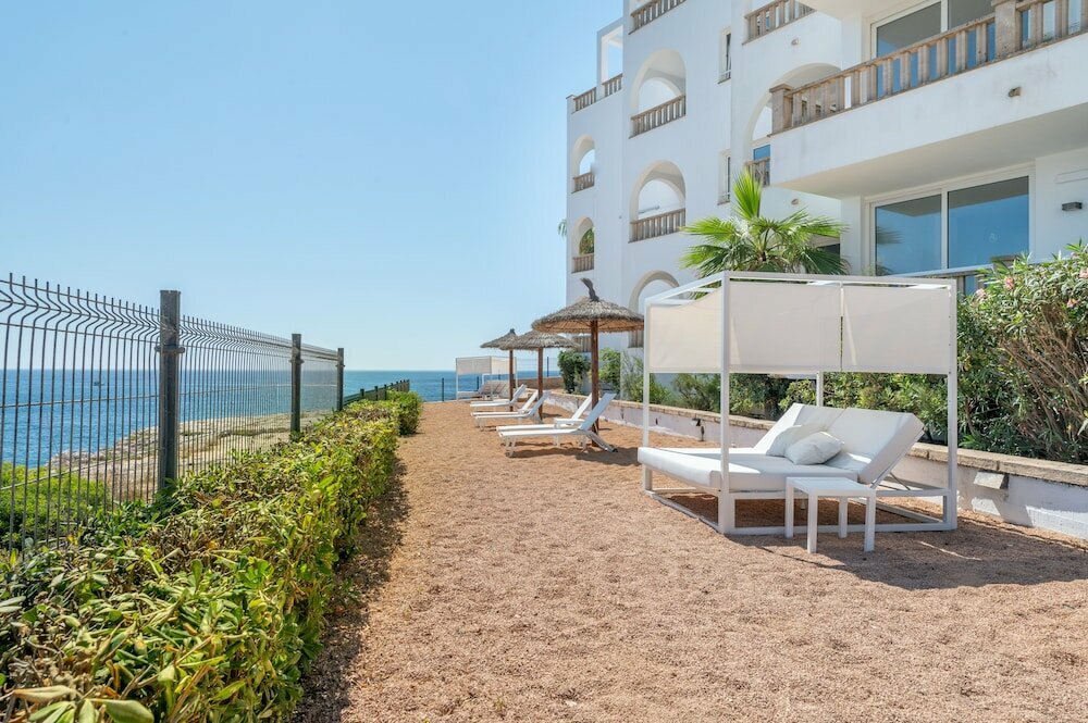 Orange Colom Seaside Apartments