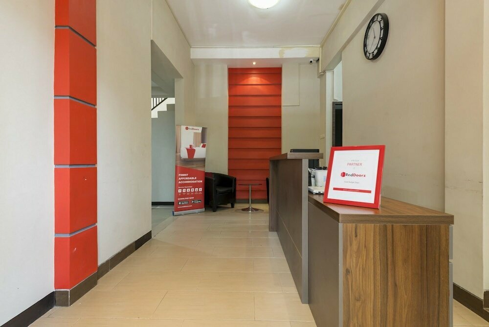 RedDoorz near Grand City Mall 2