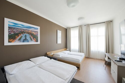 DownTown Suites Chlumova, Reserva ahora Hotel Hoteles en Praga con aparcamiento, cerca de Galería de arte Karlín Studios, Aparcamiento