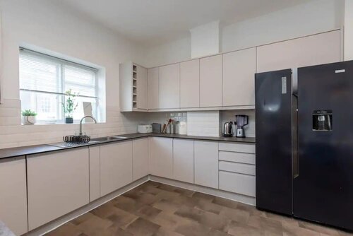 Spacious 5 Bedroom Home in Camden, Забронировать Отель Камден Лондон