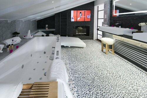 Snow Lodge Hotel Courchevel 1850, Забронировать Отель Отели Куршевель 5 звезд, рядом с Гондольный подъемник Жардин Альпин 2 (промежуточная станция), 5*