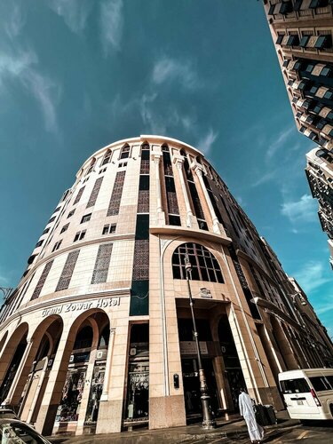 Grand Zowar Hotel - فندق جراند زوار للضيافة السياحي, Забронировать Отель Отели Медины с парковкой, рядом с Ворота Мекка в мечети Масджид ан-Набави, Парковка